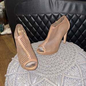 Vince Camuto sz6.5 Perforated Peep Toe Booties